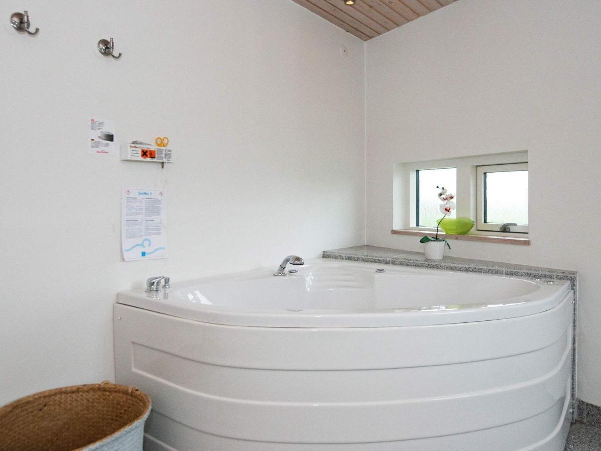 8 Person Holiday Home In Ebeltoft Exterior foto